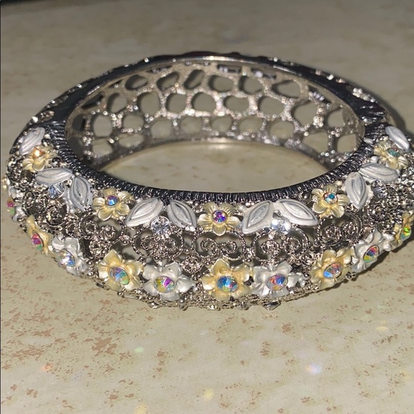 Silver Crystal White Flower Chunky Bangle Bracelet - Picture 4 of 7